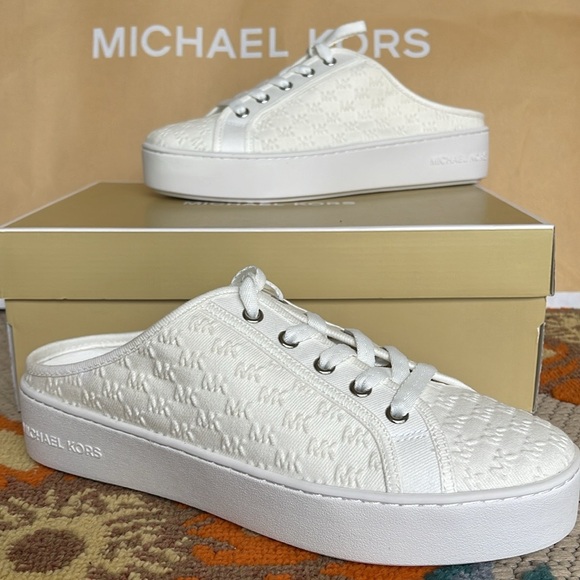 Michael Kors POPPY SLIDE SNEAKERS MK DEBOSSED WASHED DENIM
49T4POFP2D Platforms - Picture 14 of 16